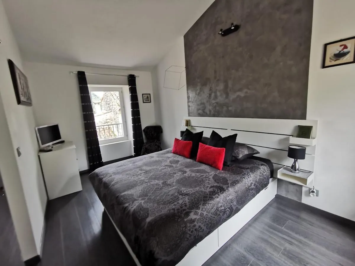 Le Mas Des Loges - Les Vans / Chambonas Bed & Breakfast